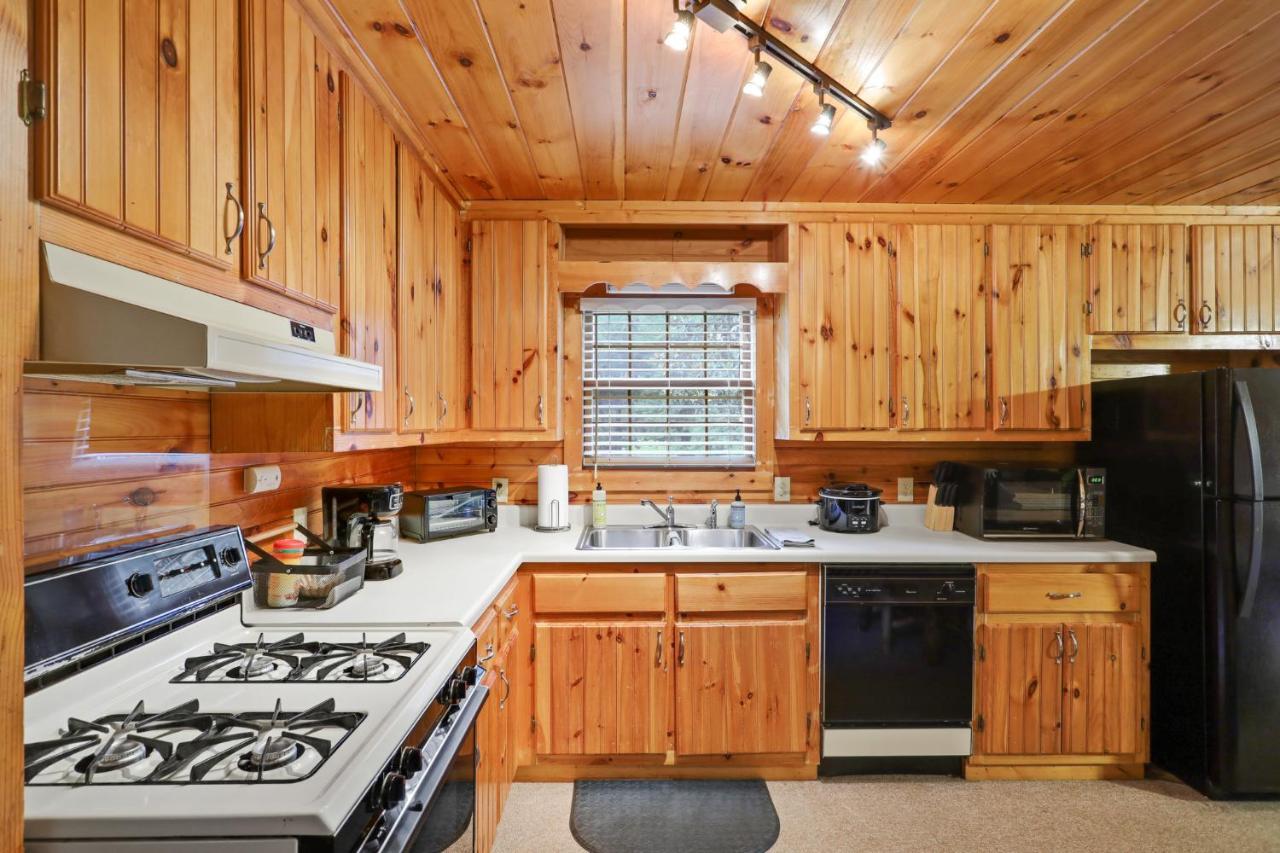 2 Separate Cabins Along A Peaceful Creek With Resort Amenities Эллиджей Экстерьер фото