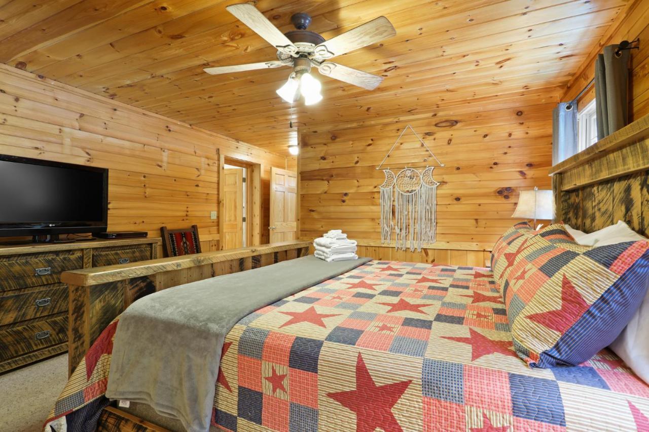 2 Separate Cabins Along A Peaceful Creek With Resort Amenities Эллиджей Экстерьер фото