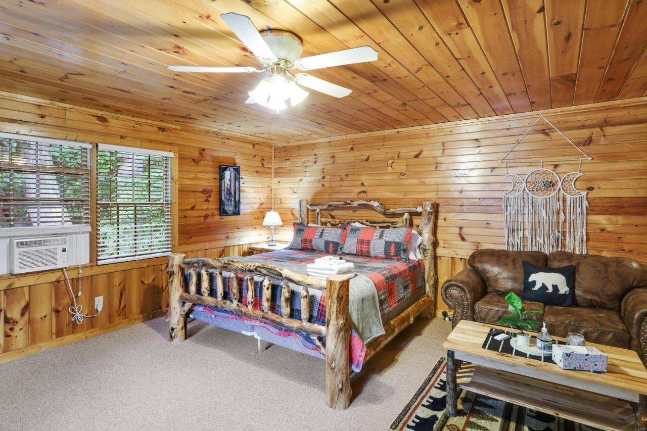 2 Separate Cabins Along A Peaceful Creek With Resort Amenities Эллиджей Экстерьер фото
